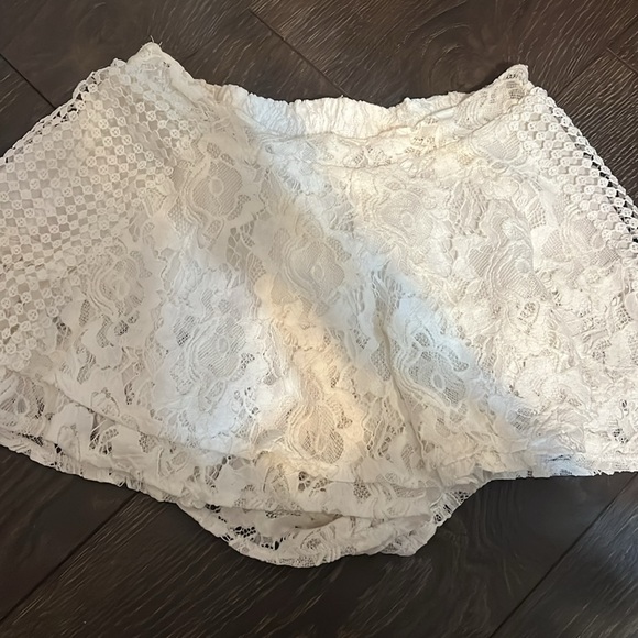 LF White Lace Shorts Size XS - Picture 4 of 8